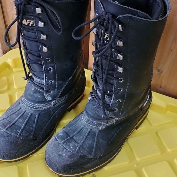 Safety boots - Picture 1 of 5